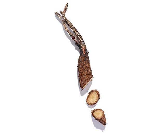 Arctium Lappa, more commonly known as is an amazing herb for the skin and detoxification. It holds anti inflammatory benefits, and can help treat skin conditions such as eczema, acne and psoriasis. It also helps eliminate toxins and purify the blood and you can find burdock in our Skin Glow blend
