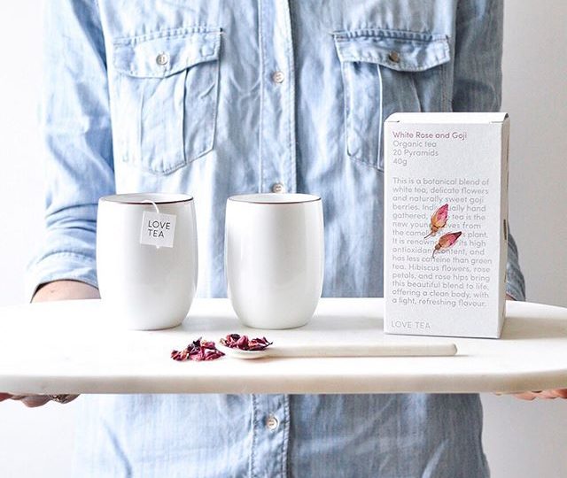 These weekend afternoons call for a botanical blend of white tea, delicate flowers and naturally sweet goji berries. Individually hand gathered, white tea is the new young leaves from the camellia sinensis plant. It is renowned for its high antioxidant content, and has less caffeine than green tea. Hibiscus flowers, rose petals, and rose hips bring this beautiful blend to life, offering a clean body, with a light, refreshing flavour. Our White Rose and Goji blend is available in pyramids and loose leaf > link in bio