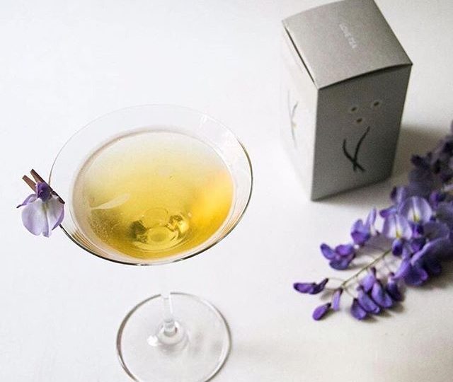 The talented sister duo @teatini__ have hand crafted this delicious tea-infused cocktail, using our Chamomile and Vanilla blend, the perfect addition to your Saturday gathering  recipe below —— INGREDIENTS – 60mL Love Tea Chamomile and Vanilla Tea – 30mL gin – 10mL simple syrup —— BREW 4 tsp/125mL 75-85 degrees 3-4 mins —— METHOD Shake ingredients with ice and fine strain into a chilled martini glass