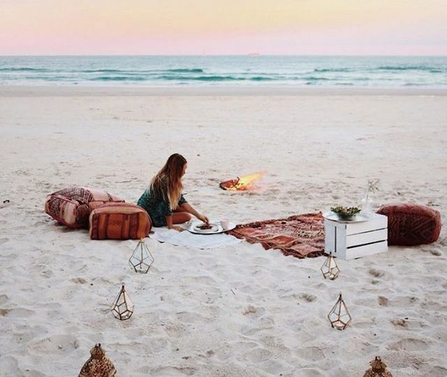 New Years Eve is a great opportunity to set yourself up for all you hope to achieve in 2017. Take some time out today to make a plan, and get excited to step into a fresh new year.  We hope your New Years celebrations look as cosy as this sunset set up from @lisadanielle__