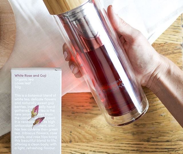 We find so much joy in the array of colours that can be found in our tea blends and the best part is that these are completely natural  No artificial colours, flavours, or sweeteners in our blends, just pure organic ingredients, and a whole lot of love. Beautiful flask by @madebyfressko_official
