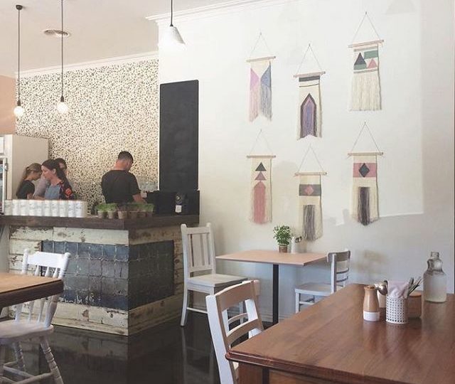 Surrounded by whitewashed timber and a range of textures, greenery and local artwork, our beautiful tea canisters are proudly on display at our favourite café in Inverleigh, @houseofsonny. With a menu designed around local and seasonal availability, the food here is a celebration of produce at its finest, which is why you’ll also find a great cup of chai here too  If you’ve planned a scenic country drive this weekend, we highly recommend a visit to Inverleigh, with a breakfast or lunch pit stop along the way.  @mrssmithmakes