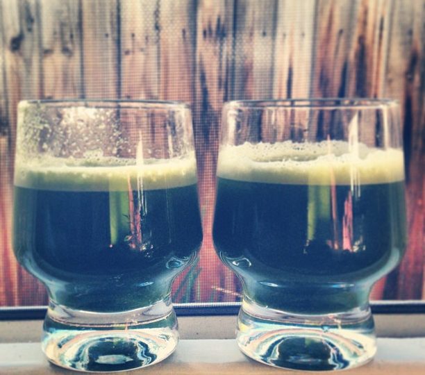 Good morning! Spinach, parsley, apples, celery, silver beet, carrot and broccoli. Mostly from our garden, so full of goodness!