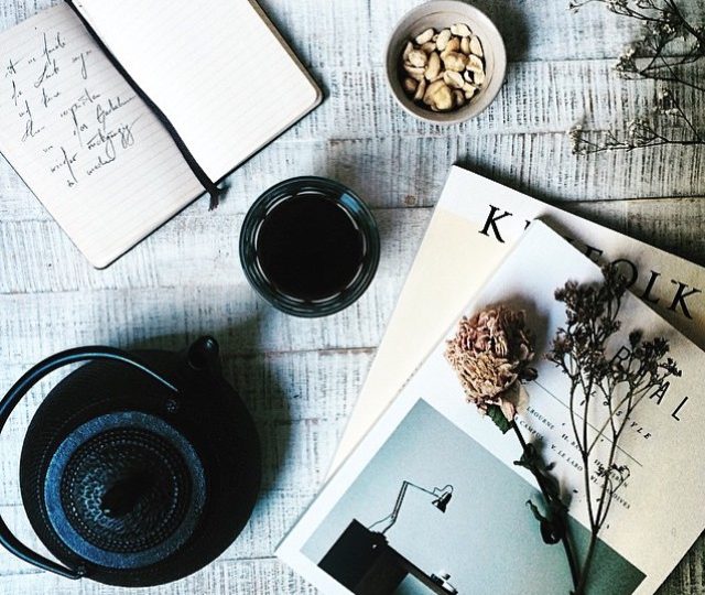 today is all about @kinfolk inspiration, tea + making time to put ideas down on paper. thank you to @ezgipolat for this beautiful pic