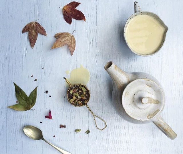 || T H E O R I G I N A L C H A I || This was the first blend we created (all those years ago!) Since then, our range has grown + a lot has changed, but a cup of this original chai always takes me back to the fun + excitement of those early days. Loving this pic from the talented @petalplum xx