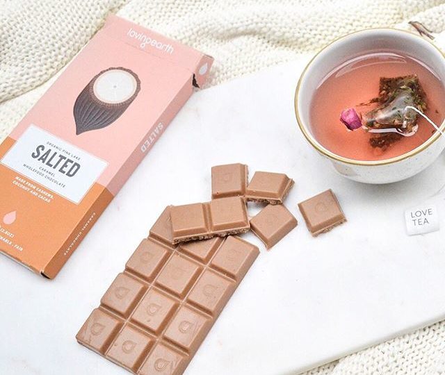 We hope your afternoon looks as delicious as thissalted caramel chocolate by the very talented team @loving_earth paired with a refreshing Liver Cleanse tea… one of our favorite new blendslink in bio
