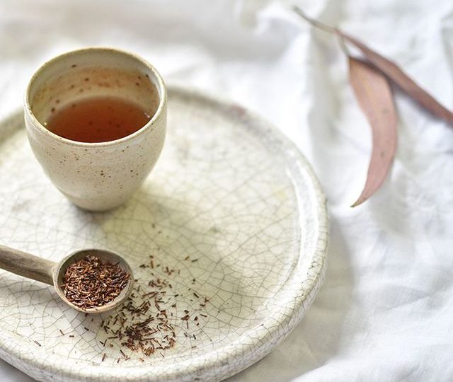 ? If you’re looking to naturally boost your magnesium, iron and zinc levels, we can’t recommend Rooibos enough. This red bush tea hold a vast range of health benefits, and is caffeine free, which makes it the perfect bedtime brew ?