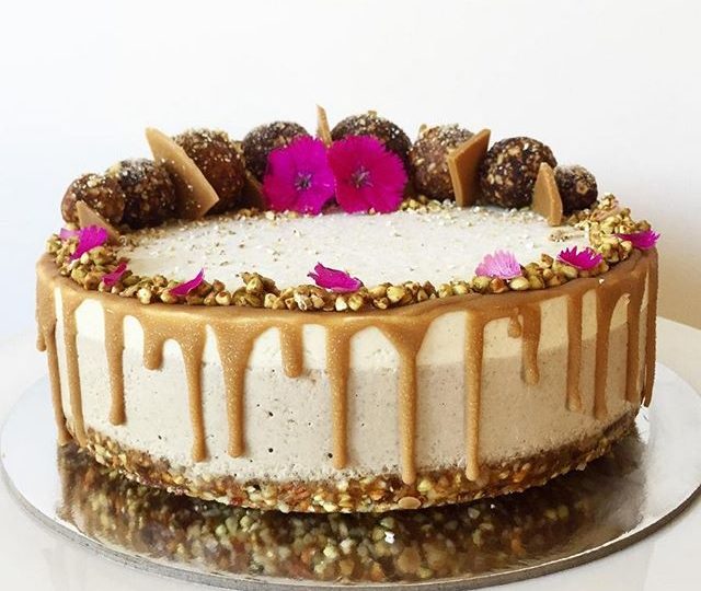 This incredible raw chai cake, made by @thehealthyhonu using our chai tea, has us planning on getting creative with ingredients tonight  What is your go to delicious and healthy treat at the moment?  @thehealthyhonu